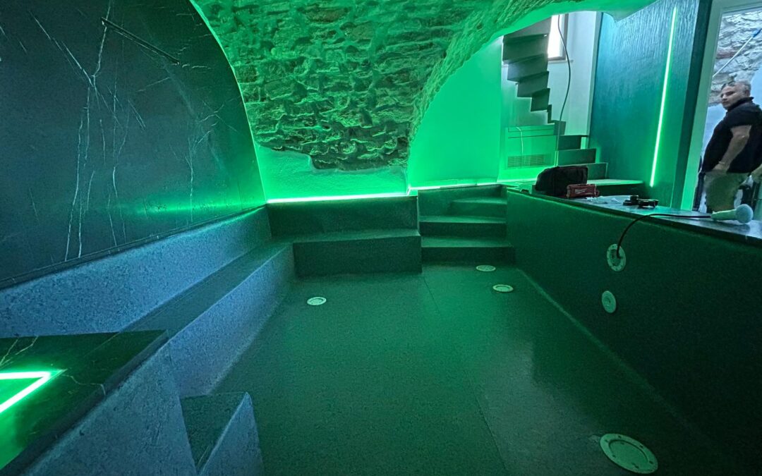 PISCINA INTERNA B & B
